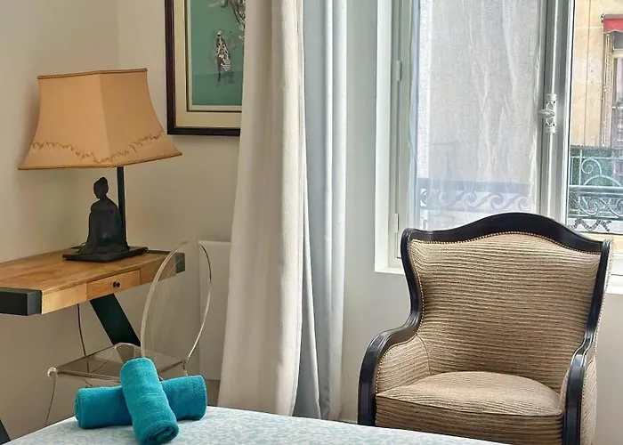 Charming 1-bedroom In Prestigious 16th Arrondissement * Paříž