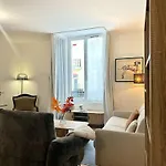 Daire Charming 1-bedroom In Prestigious 16th Arrondissement
