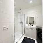 Daire Charming 1-bedroom In Prestigious 16th Arrondissement *