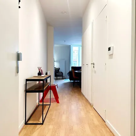 Daire Charming 1-bedroom In Prestigious 16th Arrondissement Paris